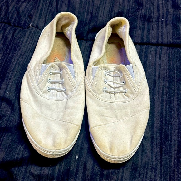 Women’s size 7 white loafers - Picture 1 of 2